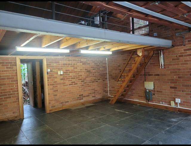 90M² OFFICE TO LET IN DAWNCLIFFE